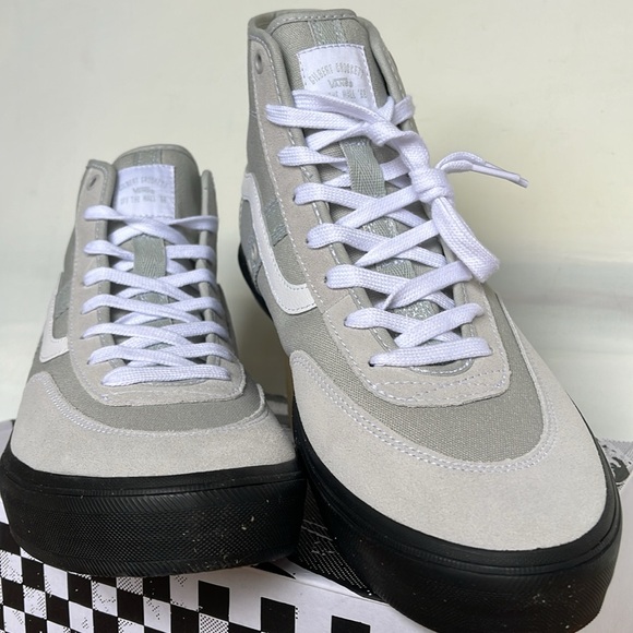 Vans Men’s Crockett High
Light Gray/Black
VN0A5JIGBH8
Sneakers - Picture 7 of 16
